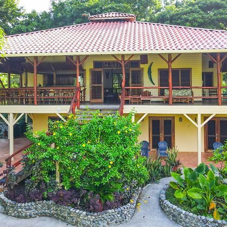 Bluff Beach Retreat Бокас Екстер'єр фото