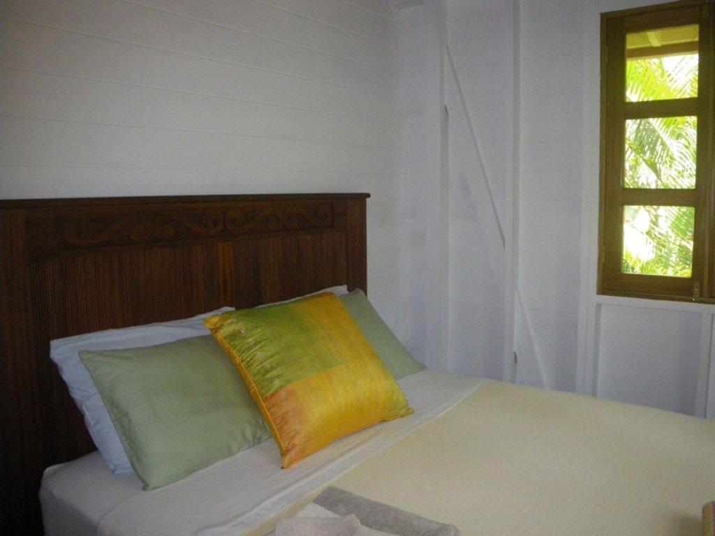 Bluff Beach Retreat Бокас Екстер'єр фото