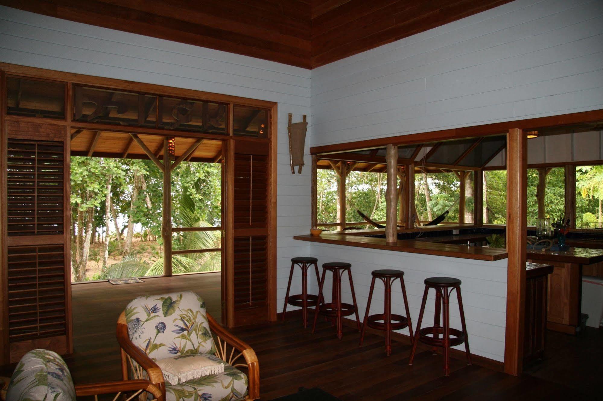 Bluff Beach Retreat Бокас Екстер'єр фото